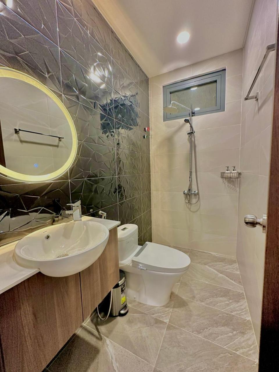 Vin Hotel Виньлонг Экстерьер фото